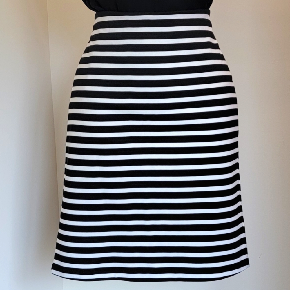 Old Navy Black/White Pencil Skirt NWOT Sz: S